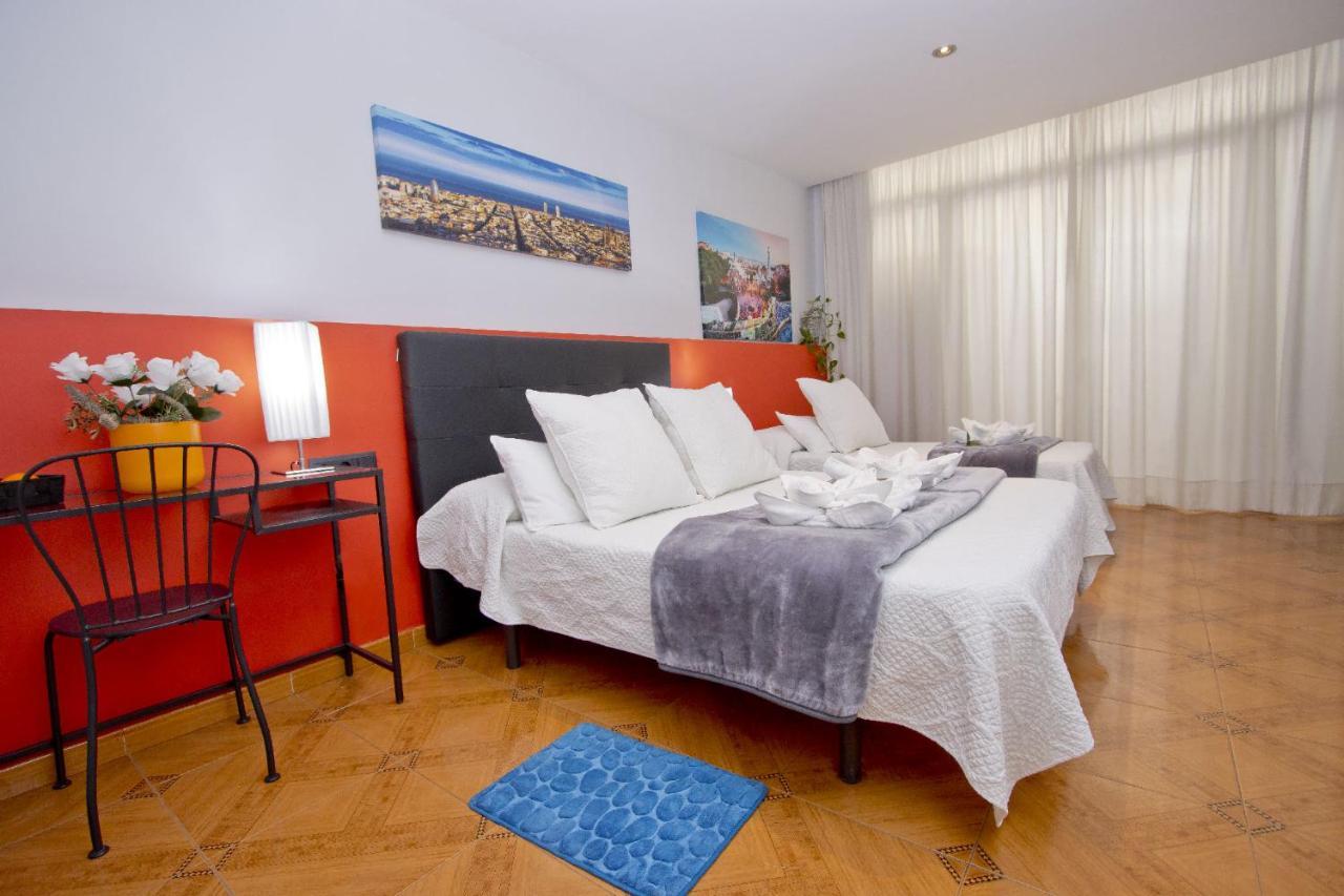 Barcelona City Centre Hostal Exterior photo